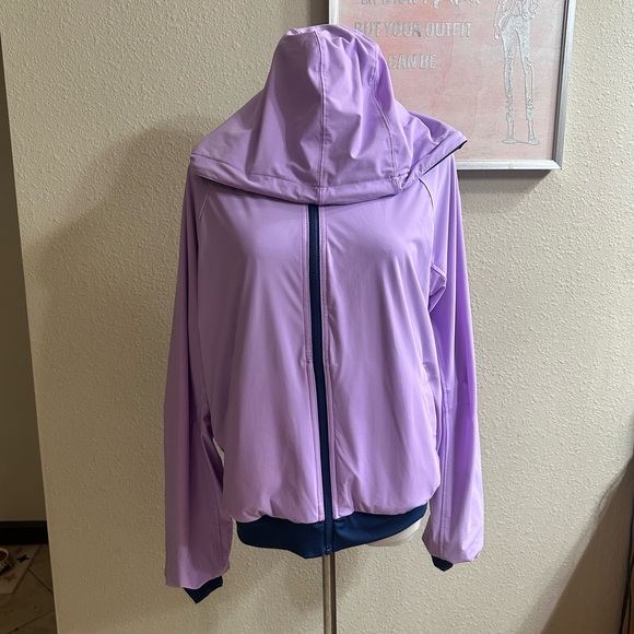 FABLETICS | 4 Piece Set. Reversible Jacket 2 Mila Leggings. - Picture 3 of 4